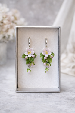 Omenatarhan Lumous-korvakorut