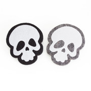 Heijastava Piäkallo Isäntä -rintakoru USEITA VÄREJÄ