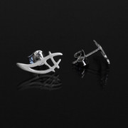 Juuret-nappikorvakorut