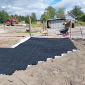 Varmista, että hevostarhasi vastaa uuden asetuksen vaatimuksia – toimi nyt ja tilaa Terra-Grid -mutalaatat!