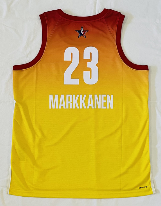Lauri Markkanen Pelipaita