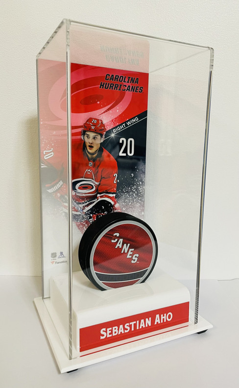 Sebastian Aho keräilyvitriini ja -kiekko