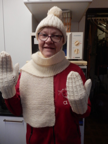 Pipo, kaulaliina, lapaset