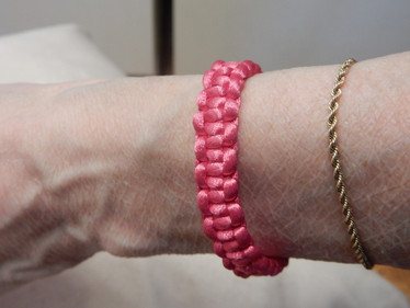 Vaaleanpunainen ranneke