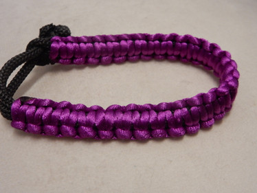 Violetti-musta ranneke