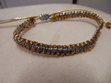 Hopean ja kullanvärinen ranneke 