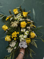 Funeral bouquet Keltaruusu