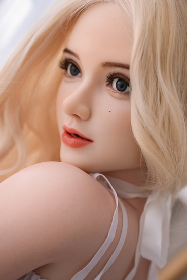 Aino – Silikoni Seksinukke 148cm