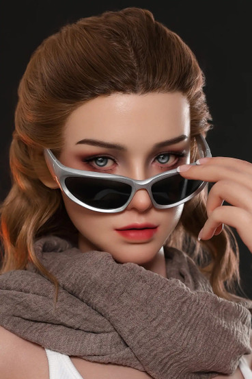 Everly Hyperrealistinen Seksinukke 158cm D-kuppi