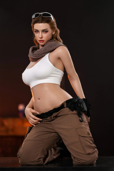 Everly Hyperrealistinen Seksinukke 158cm D-kuppi