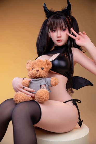 Qiao Jing seksinukke