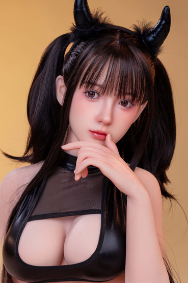 Qiao Jing seksinukke