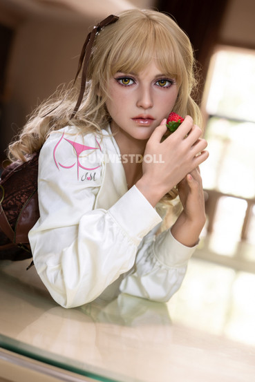 Lena seksinukke 157cm B-kupin rinnoilla