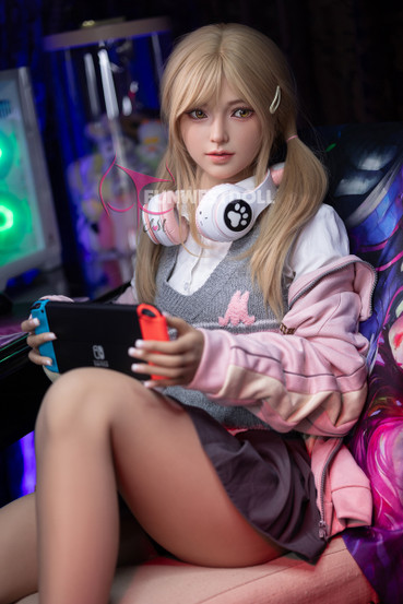 Alice – 159cm gamergirl seksinukke pienillä A-kupin rinnoilla