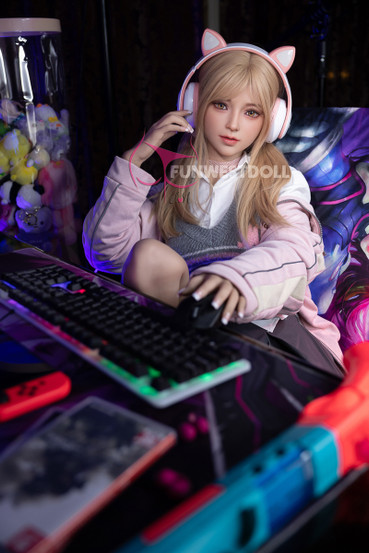 Alice – 159cm gamergirl seksinukke pienillä A-kupin rinnoilla