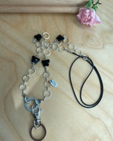 Avainnauha, musta perhonen