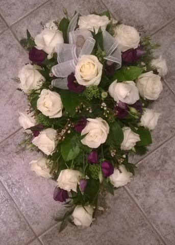 Valkoinen ruusu, lila eustoma
