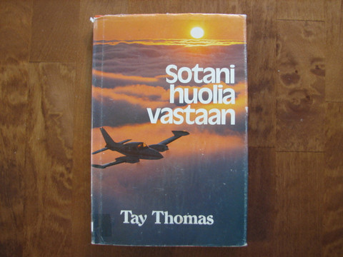 Sotani huolia vastaan, Tay Thomas