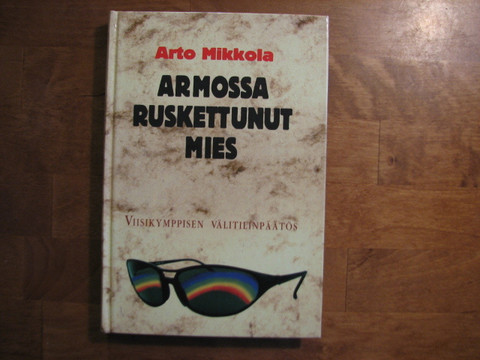 Armossa ruskettunut mies, viisikymppisen välitilinpäätös, Arto Mikkola
