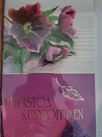 Suruadressi, kukkia lilalla pohjalla