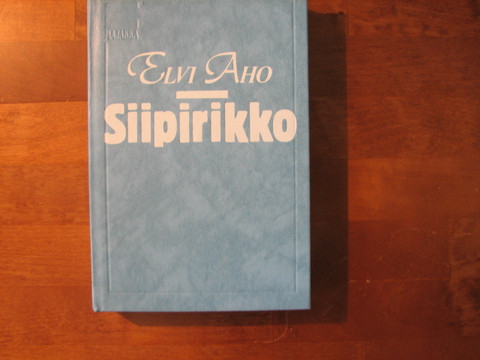 Siipirikko, Elvi Aho