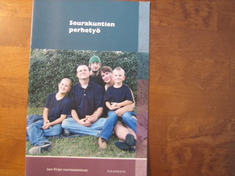 Seurakuntien perhetyö
