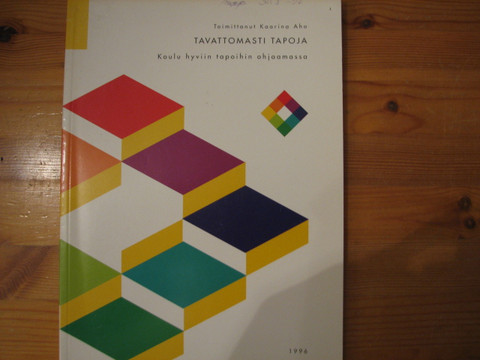 Tavattomasti tapoja, koulu hyviin tapoihin ohjaamassa, Kaarina Aho (toim.), S