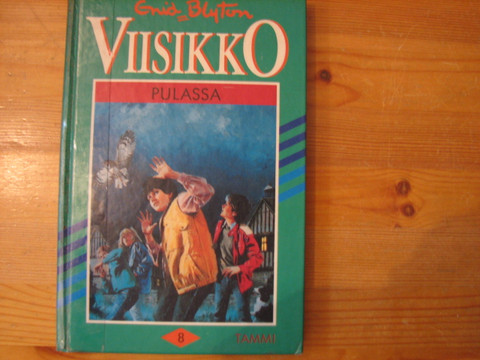 Viisikko pulassa, Enid Blyton - Kihniön Kukka ja Kirja Oy