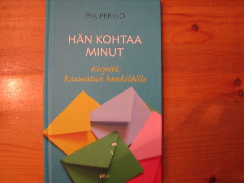 Hän kohtaa minut, kirjeitä Raamatun henkilöille, Pia Perkiö, d2