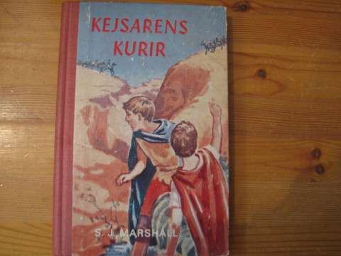 Kejsaren kurir, S.J. Marshall