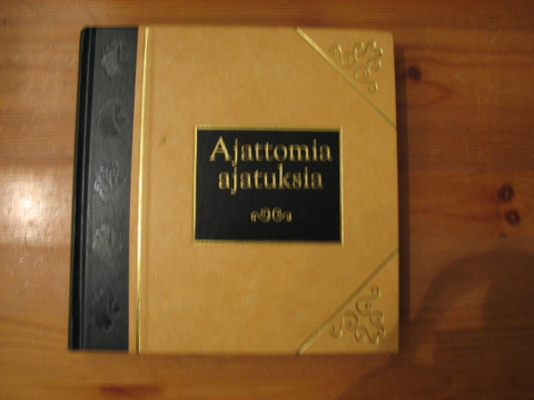 Ajattomia ajatuksia, Maarit Varpu (toim.)