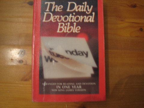 The Daily Devotional Bible, New King James Version, VS 12