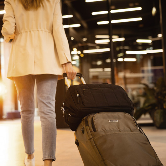 Hoitolaukku, Travel Bag, musta + pyyhe
