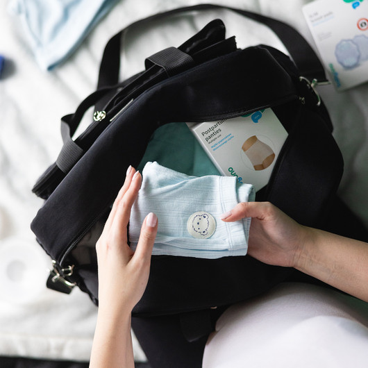 Hoitolaukku, Travel Bag, musta + pyyhe