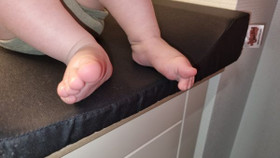 Hoitoalusta, pehmeä pohjainen, Anne&Mikael, yksivärinen musta