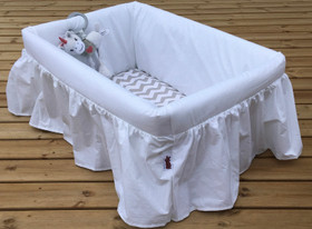 Reunapehmuste äitiyspakkauksen laatikkoon, valkoinen