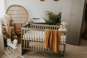 Pinnasänky Pauline + juniorilaita, 120x60cm, grafiitti/puu