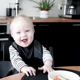 Ruokalappu, pehmeä, Baby Wallaby, musta