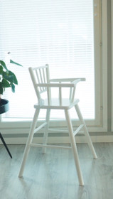 Kotimainen syöttötuoli, valkoinen