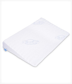 Kiilatyyny vauvan hengityksen helpottamiseksi, pinnasänkyyn