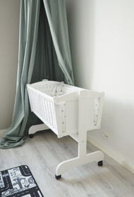 Keinuva kehto, Piccolo, valkoinen, pyörillä