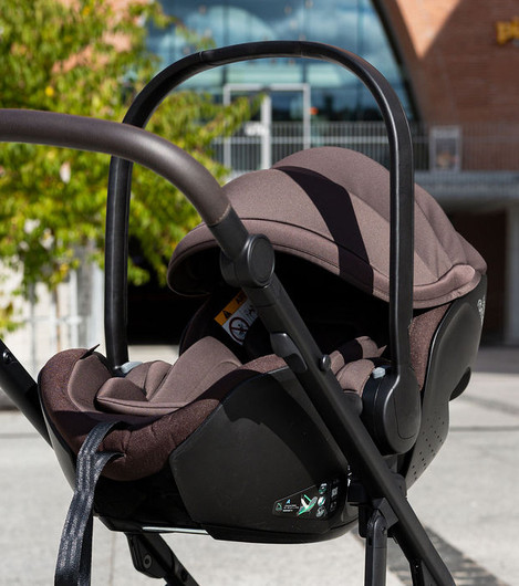 Britax Baby-Safe PRO -turvakaukalo + Vario Base 5Z -jalusta, 40-85cm