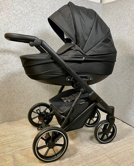 Gabi -yhdistelmävaunut, All Black / Black + adapterit
