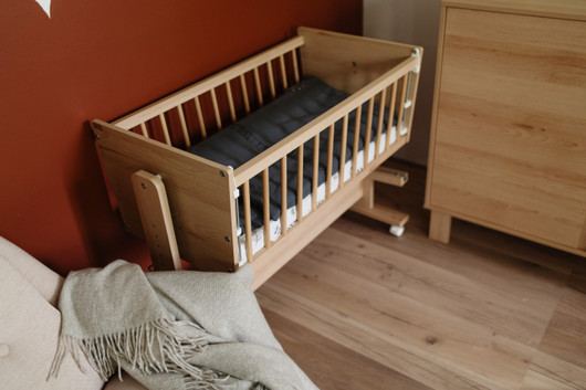 ZOYA -keinuva kehto 5in1, sivuvaunumekanismi, pyörät, Puu