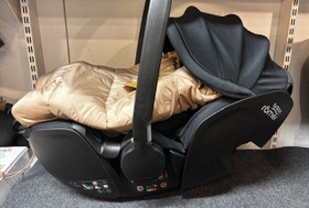 MALLIKAPPALE: Britax Baby-Safe PRO + lämpöpussi, BLACK
