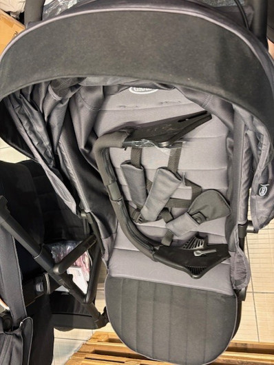 MALLIKAPPALE: Graco TrailRider™ -kuomurattaat, musta, kolmipyöräinen