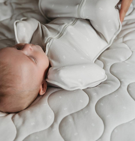 Nordbaby Swaddle Sleepa - unipussi, Beige Logo Print, 0-3kk