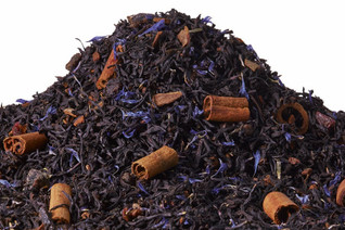 Musta Kaneli-Luumu Tee