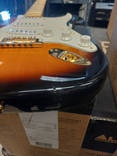 Fender 60th Anniversary Commemorative Strato 2TSB 2014 (käytetty)