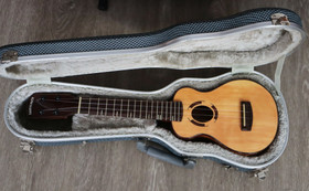 Barron River sopraanoukulele + kova laukku (käytetty)